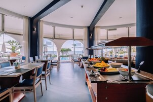 14 restaurants, breakfast served, Mediterranean cuisine