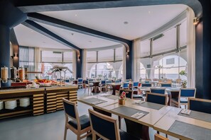 14 restaurants; breakfast served  - Grand Muthu Oura View Beach Club (Albufeira)