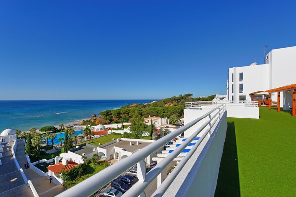 Terrace/patio - Grand Muthu Oura View Beach Club (Albufeira)