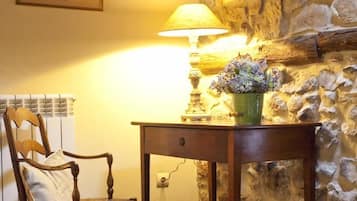 Egyptian cotton sheets, in-room safe, desk, cribs/infant beds