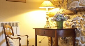 Egyptian cotton sheets, in-room safe, desk, cots/infant beds