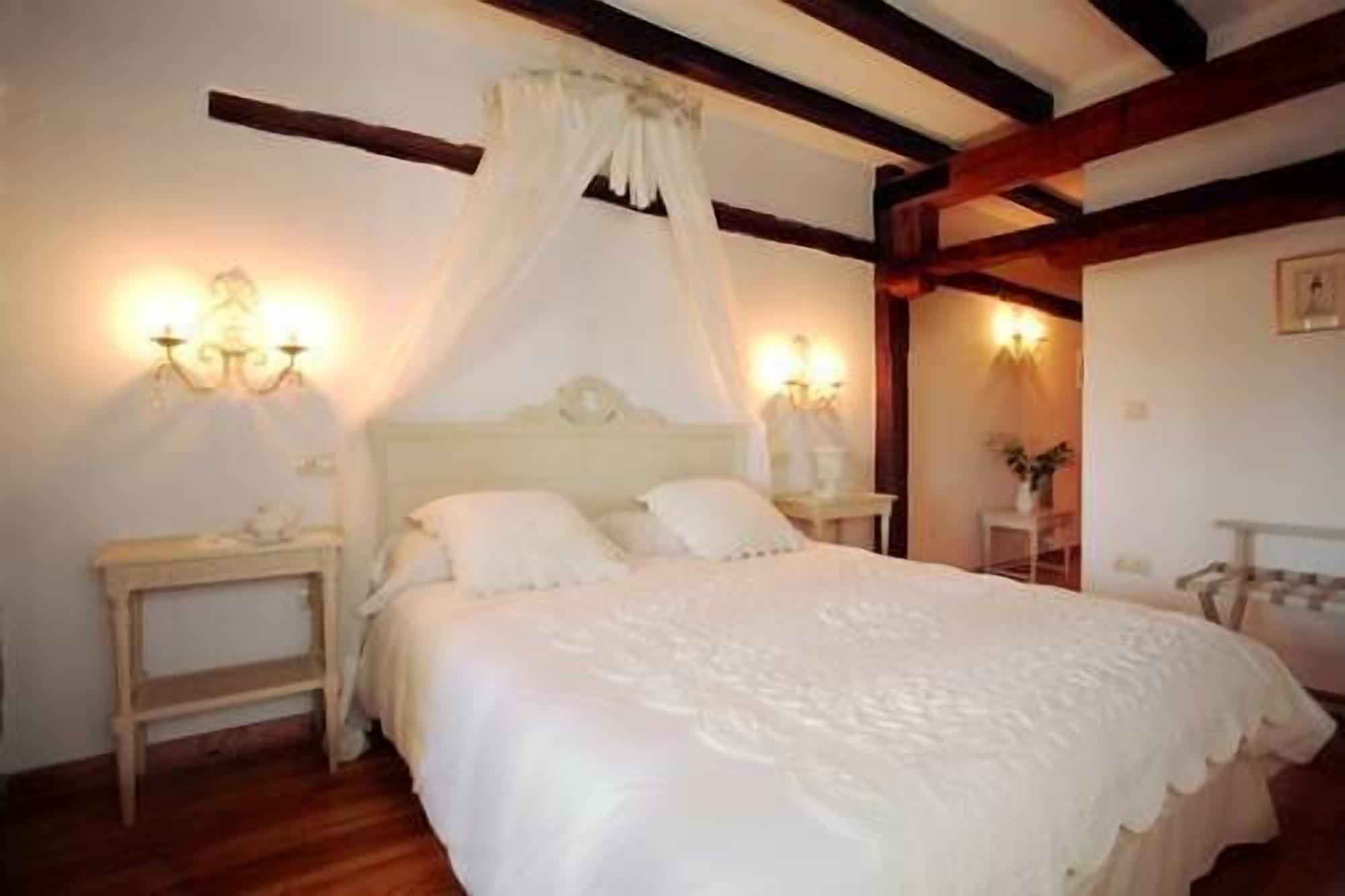 Bettwäsche aus ägyptischer Baumwolle, Zimmersafe, Schreibtisch