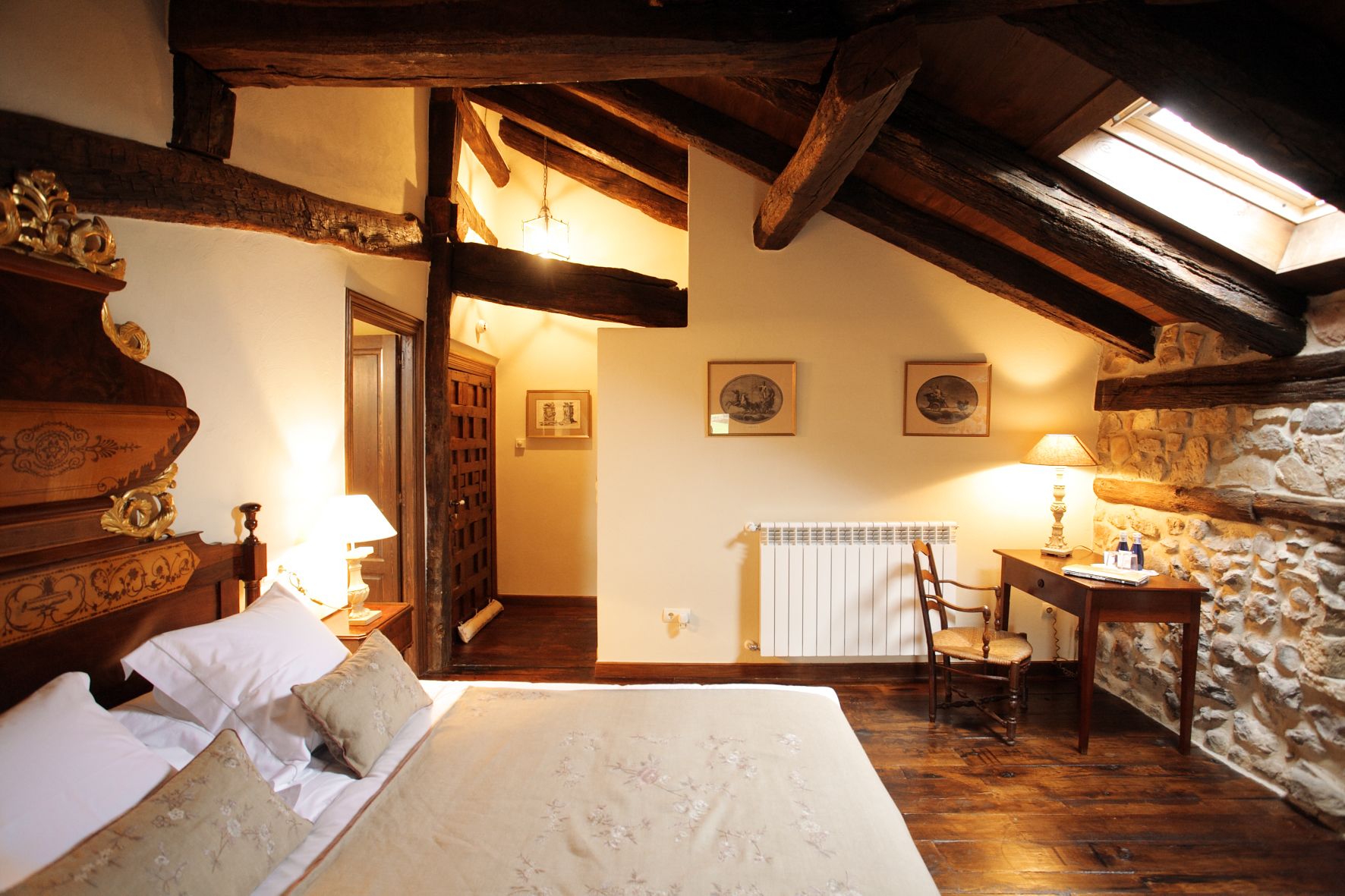 Draps en coton égyptien, coffres-forts dans les chambres, bureau