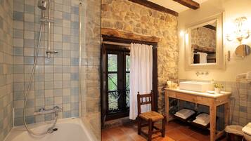 Shower, free toiletries, hair dryer, towels