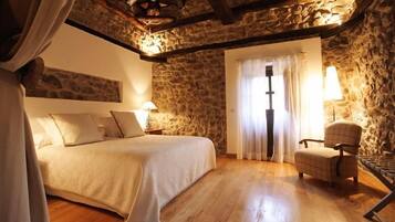 Egyptian cotton sheets, in-room safe, desk, cribs/infant beds