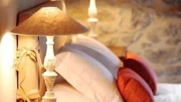 Lakens van Egyptisch katoen, een kluis op de kamer, een bureau