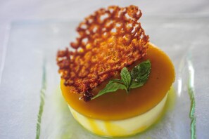 Breakfast, lunch, dinner served; beach views 