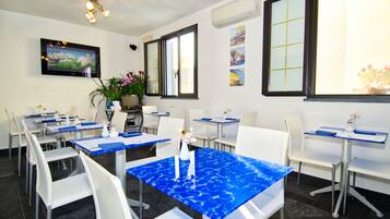 Tägliches inbegriffenes Frühstücksbuffet