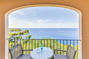 Double Room, Balcony, Sea View (Plus) | Minibar, in-room safe, individually furnished, desk