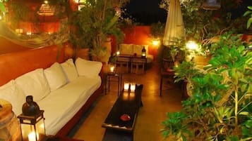 Bar lounge