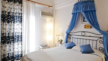 Minibar, in-room safe, iron/ironing board, free WiFi