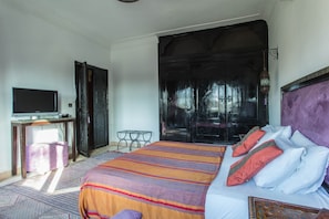 Family Room, 2 Bedrooms, 2 Bathrooms | Premium bedding, in-room safe, free cribs/infant beds, rollaway beds - Villa Amira et Spa (Marrakech)