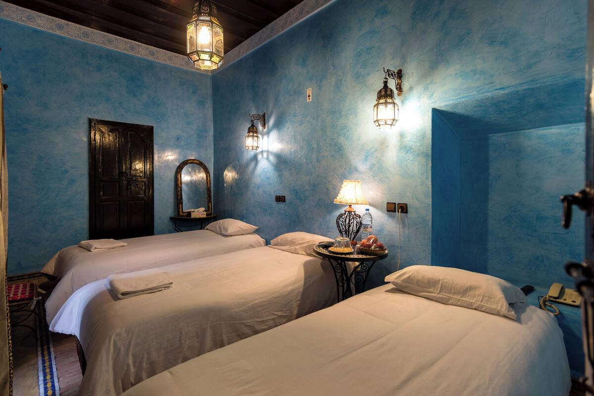 Cofres nos quartos, cortinas blackout, Wi-Fi de cortesia, roupa de cama