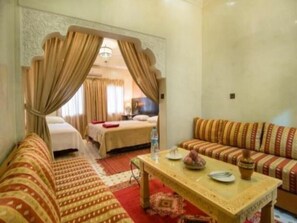 Een kluis op de kamer, verduisterende gordijnen, gratis wifi, beddengoed