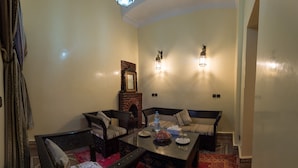 Basic Suite | In-room safe, blackout drapes, WiFi (free), bed sheets