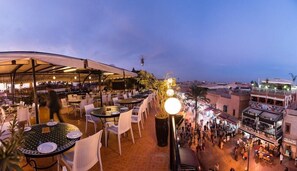 供應早餐、午餐和晚餐，摩洛哥料理