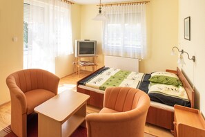 Classic Studio | Pillowtop beds, in-room safe, soundproofing, iron/ironing board - Flora Villa (Hévíz)