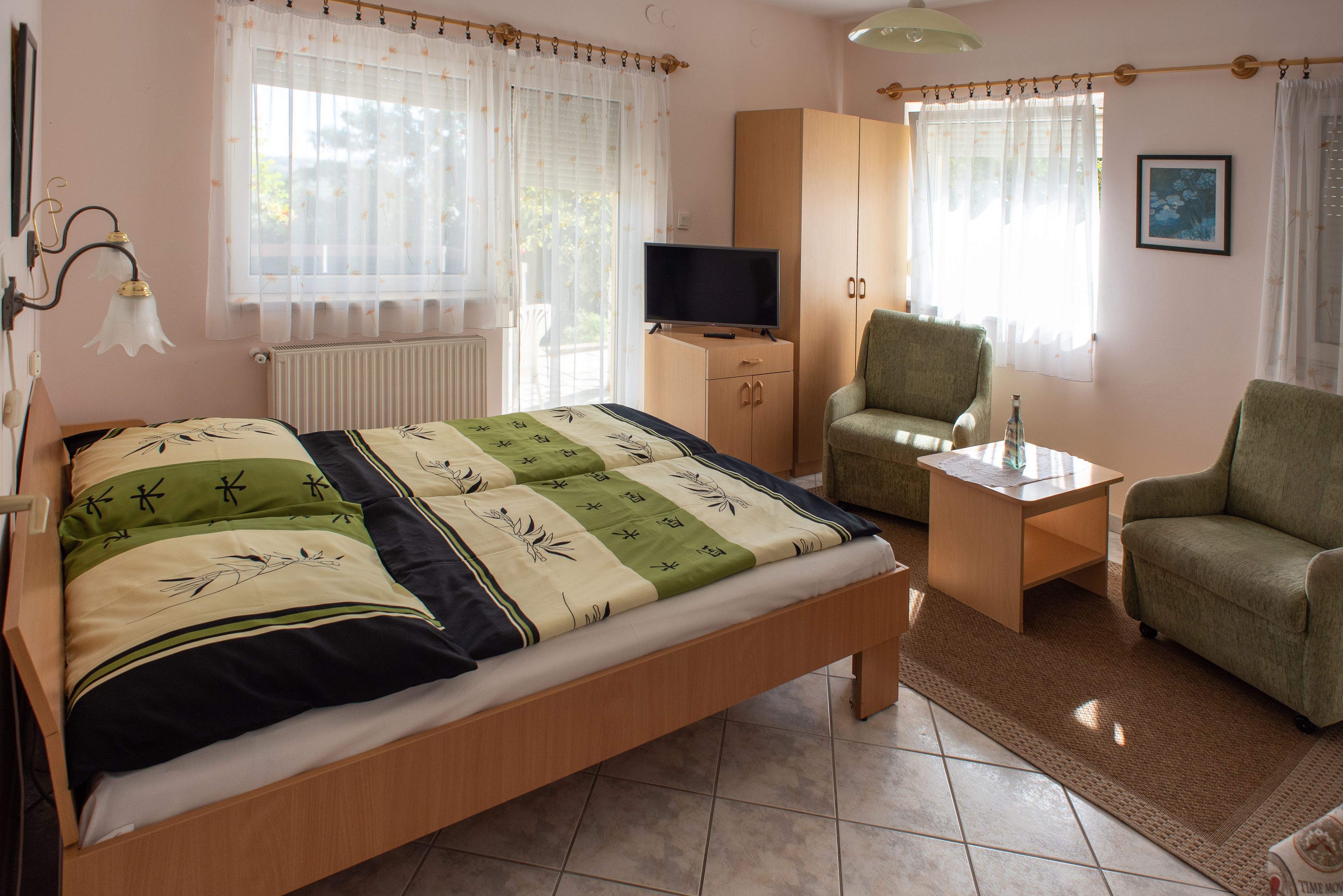 Classic Studio | Pillow-top beds, in-room safe, soundproofing, iron/ironing board