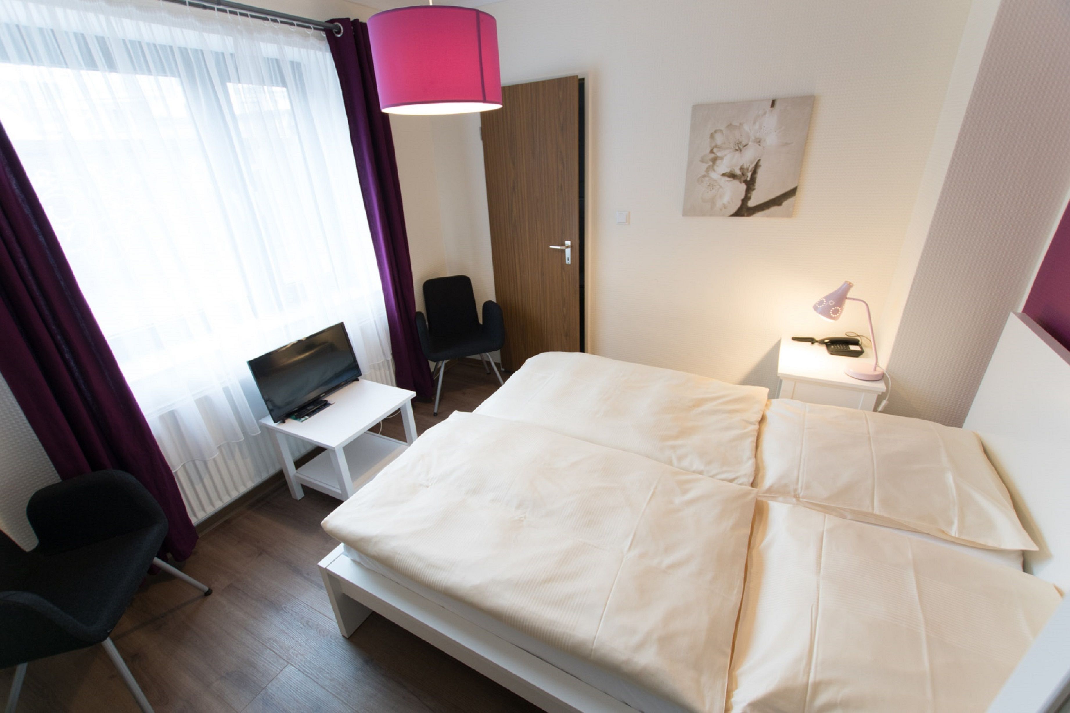 Double Room | In-room safe, iron/ironing board, cribs/infant beds, bed sheets