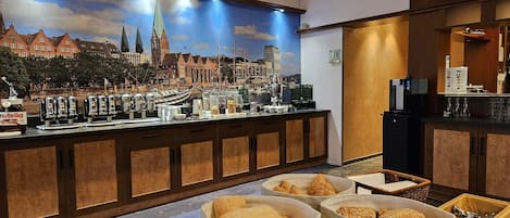 Petit déjeuner buffet (13 EUR par personne)