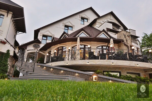 Front of property - VisPas Hotel (Chisinau)