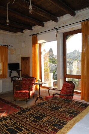 Double Suite | ミニバーのアイテム (無料)、セーフティボックス (室内)、客室ごとに異なる装飾、客室ごとに異なるインテリア