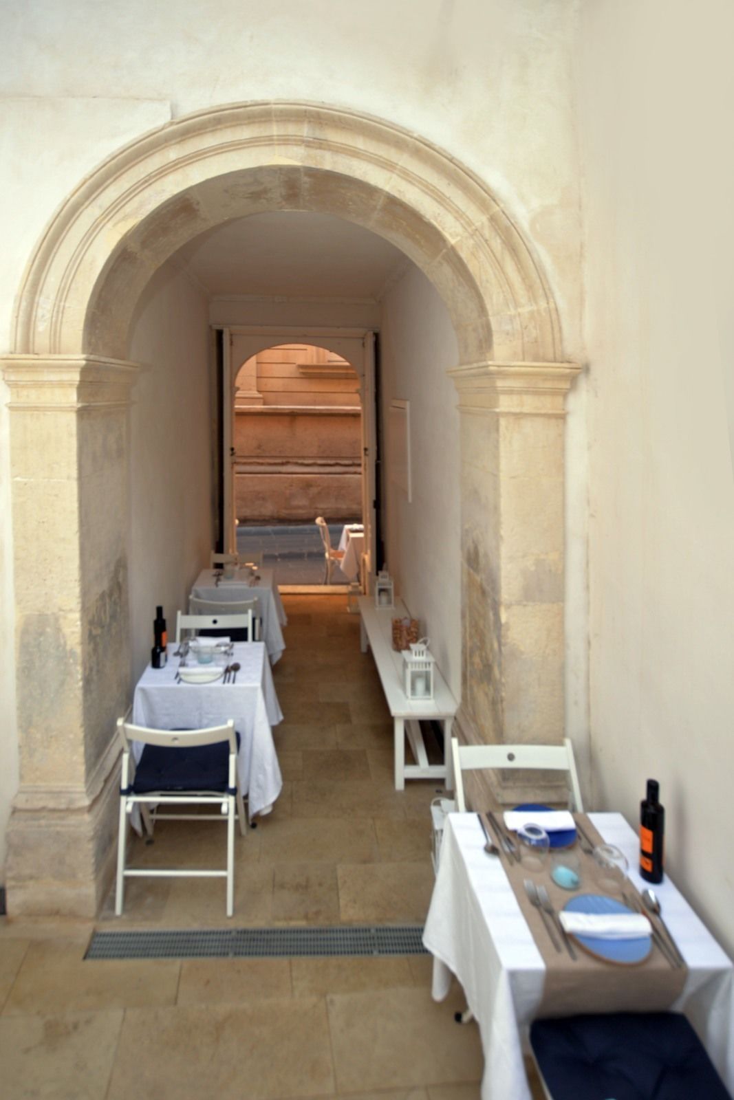 breakfast, lunch, dinner served; italian cuisine