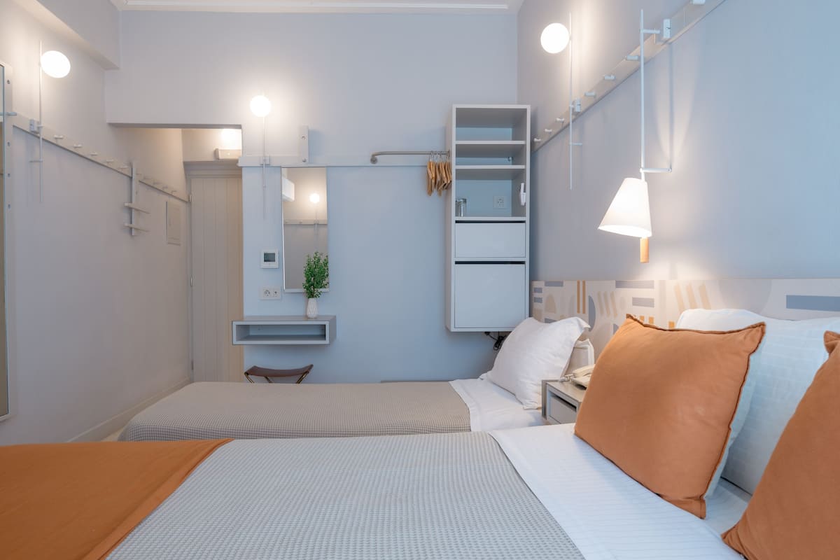 Standard Triple Room | In-room safe, desk, soundproofing, iron/ironing board