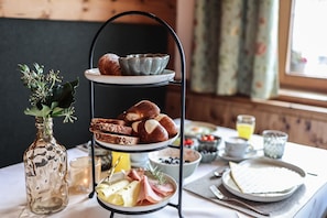 Dßner et souper servis sur place, cuisine régionale