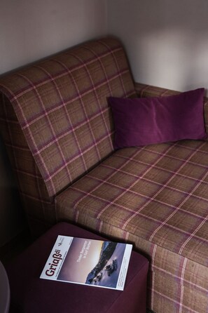 舒适双人房 | 起居区 | 平板电视