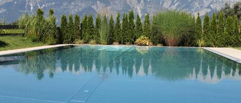 Sesongbasert utendørsbasseng