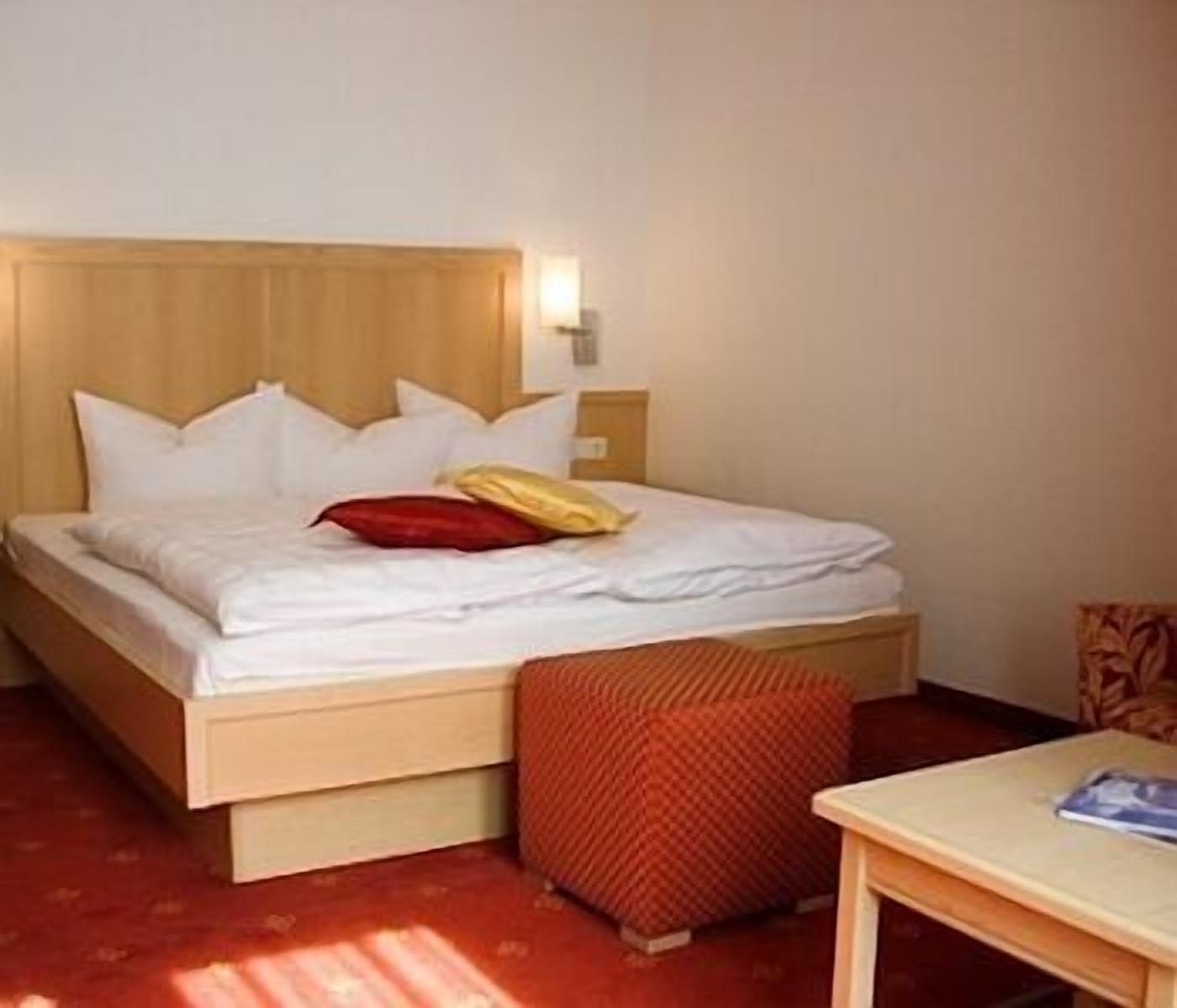 standard double room | premium bedding, in-room safe, desk, cots/infant beds