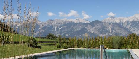 Sesongbasert utendørsbasseng