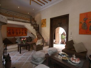 50-inch LCD TV with cable channels, TV, DVD player - Riad Mazal (Marrakech)
