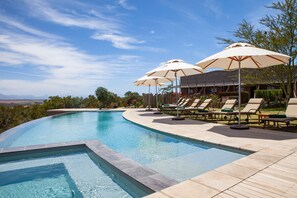 2 outdoor pools, open 7:00 AM to 8:00 PM, pool umbrellas, sun loungers - Garden Route Game Lodge (Albertinia)