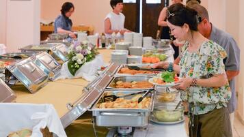 Free daily buffet breakfast