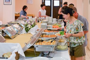 Free daily buffet breakfast