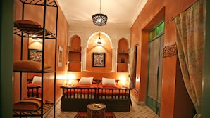 1 habitación, sábanas de algodón egipcio y decoración personalizada 