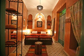 Habitación superior | 1 habitación, sábanas de algodón egipcio y decoración personalizada