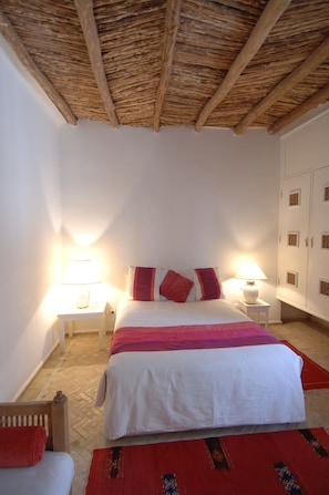 Comfort Double Room, 1 Double Bed | Premium bedding, Select Comfort beds, in-room safe - Dar Liouba (Essaouira)