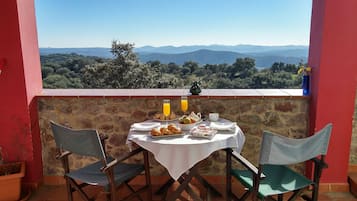 Petit déjeuner continental (6 EUR par personne)