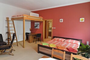 Colchones con pillow-top, minibar y caja de seguridad en la habitación 