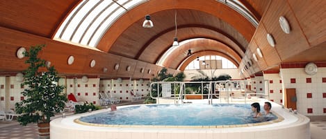 Indoor spa tub