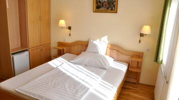 Minibar, coffres-forts dans les chambres, bureau, Wi-Fi gratuit