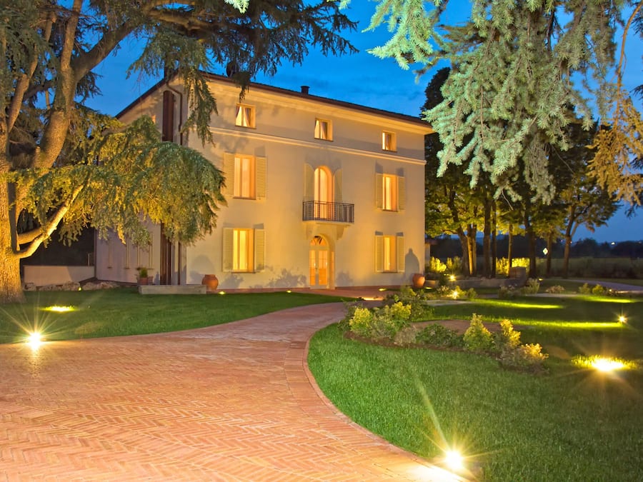 Fassade der Unterkunft â Abend/Nacht