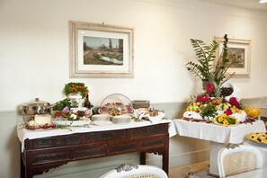 Desayuno continental gratuito y diario