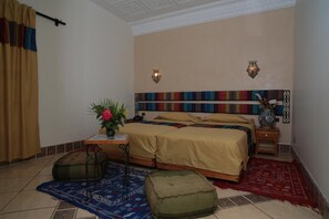 Minibar, desk, soundproofing, cribs/infant beds - Fibule du Draa - Kasbah D'Hôte (Zagora)