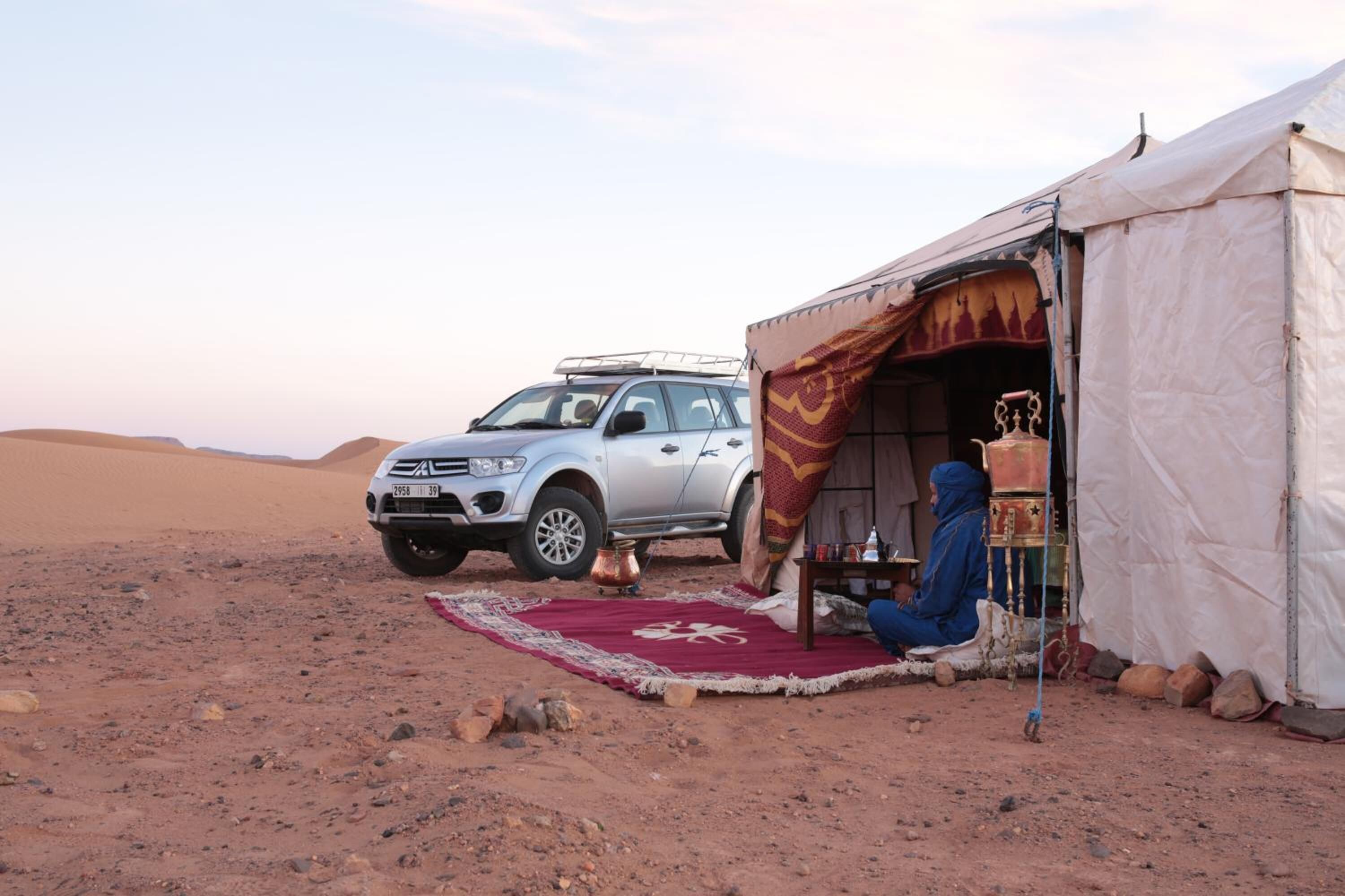 موقف سيارات
