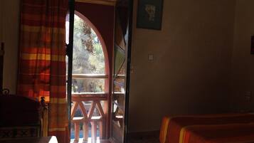 Minibar, bureau, chambres insonorisées, lits bébé (en supplément)