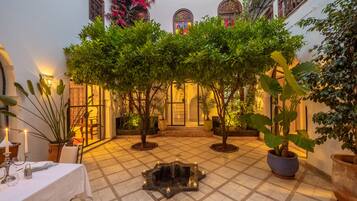 Breakfast, lunch, dinner served; Moroccan cuisine